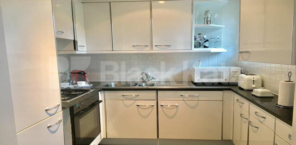 Contemporary apartment with 24 hr. Concierge, gym & inclusive of water rates Providence Square, Shad Thames SE1